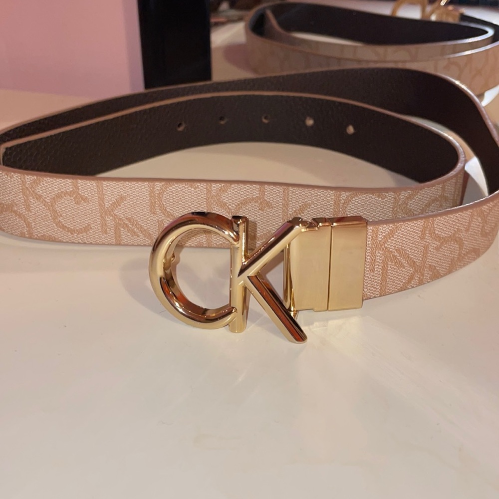Calvin Klein women’s beige monogram medium gold buckle belt
